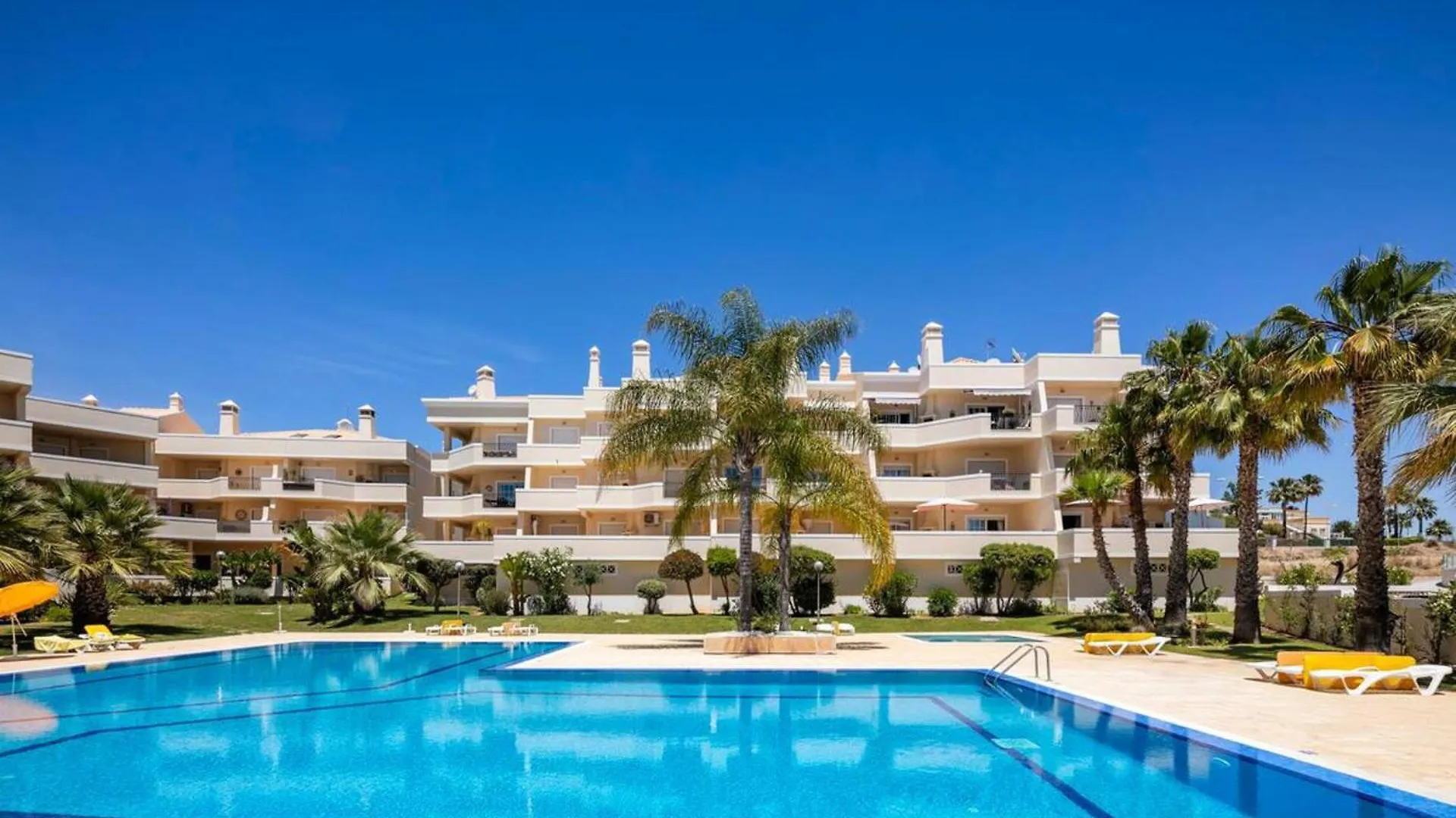 Stylish 2Br Apartment With Pool Parking & Wifi Albufeira
