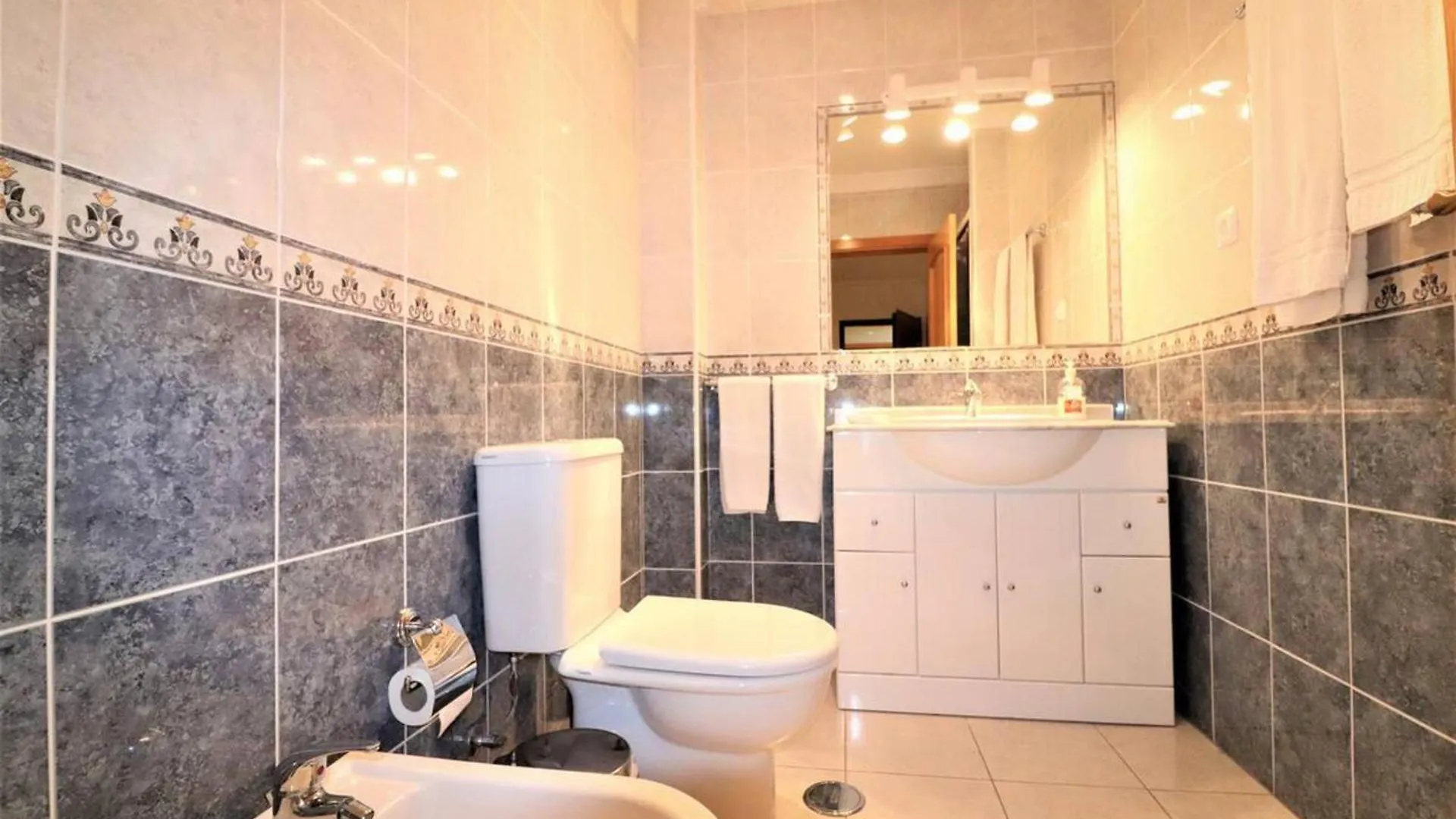 Stylish 2Br Apartment With Pool Parking & Wifi Albufeira