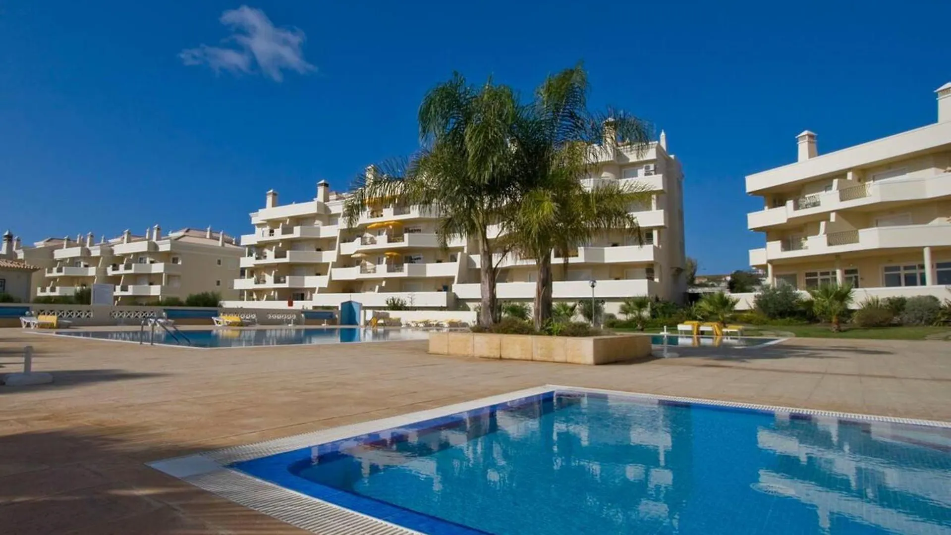 Stylish 2Br Apartment With Pool Parking & Wifi Albufeira