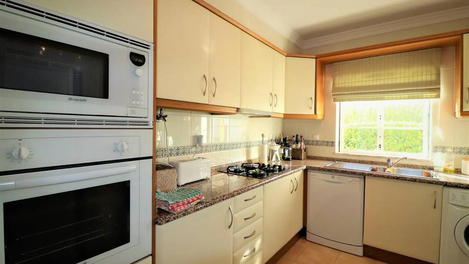 Stylish 2Br Apartment With Pool Parking & Wifi Albufeira Portugal